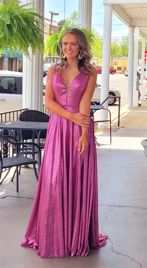 Prom dresses tupelo ms - Prom Dresses. The night of the year is here and Ellie Wilde has all of the prom looks you've been searching for. From trendy two-piece dresses to long and elegant styles, Ellie Wilde prom dresses will have you serving looks and feeling glam as you strut onto the dance floor with your best friends by your side. Browse our newest prom dress ...
